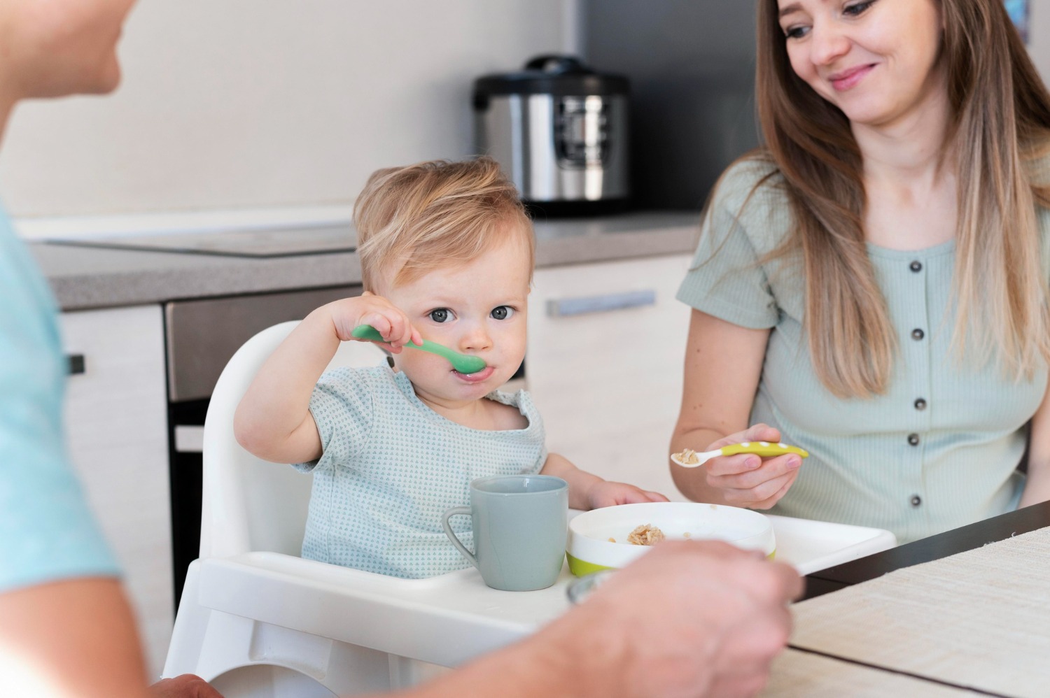 Les signes que votre bébé est prêt pour la diversification alimentaire